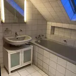 Geraeumiges Ganzes 90 M Zwei Schlafzimmer Wlan Privat Parkplatz Grosse Kueche Mit Essbereich Badewanne Waschmaschine Spuelmaschine Gesamte Gehoert Ihnen * Duisburg