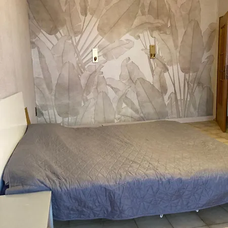 Geraeumiges Apartment 90 M Zwei Schlafzimmer Grosse Kueche Mit Essbereich Badewanne Waschmaschine Spuelmaschine Gesamte Unterkunft Gehoert Ihnen Appartement