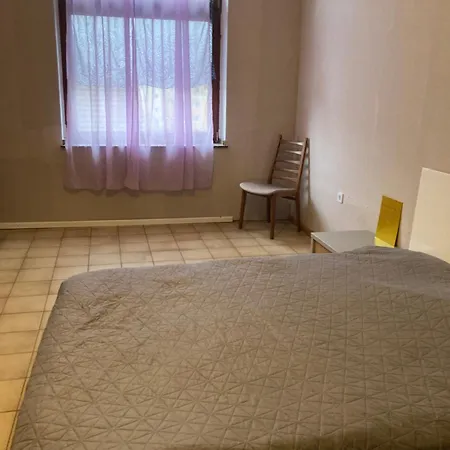 Geraeumiges Apartment 90 M Zwei Schlafzimmer Grosse Kueche Mit Essbereich Badewanne Waschmaschine Spuelmaschine Gesamte Unterkunft Gehoert Ihnen Appartement Duisburg