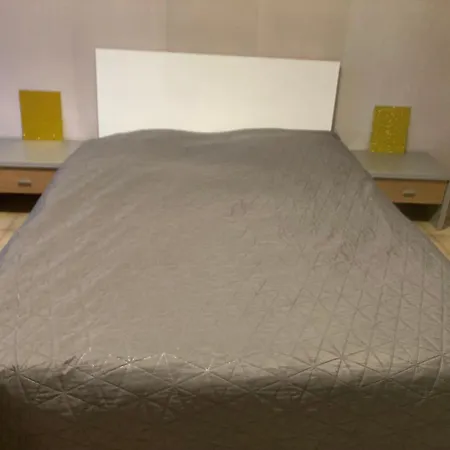 Geraeumiges Apartment 90 M Zwei Schlafzimmer Grosse Kueche Mit Essbereich Badewanne Waschmaschine Spuelmaschine Gesamte Unterkunft Gehoert Ihnen Appartement Duisburg