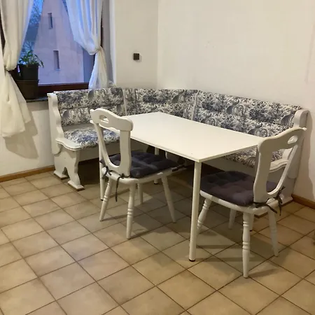 Geraeumiges Ganzes 90 M Zwei Schlafzimmer Wlan Privat Parkplatz Grosse Kueche Mit Essbereich Badewanne Waschmaschine Spuelmaschine Gesamte Gehoert Ihnen *