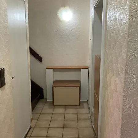 Geraeumiges Ganzes 90 M Zwei Schlafzimmer Wlan Privat Parkplatz Grosse Kueche Mit Essbereich Badewanne Waschmaschine Spuelmaschine Gesamte Gehoert Ihnen *