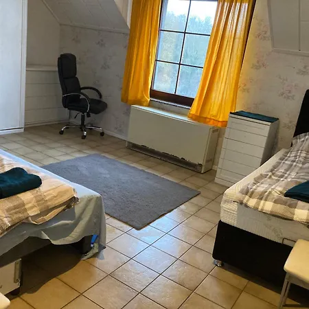 Geraeumiges Ganzes Apartment 90 M Zwei Schlafzimmer Wlan Privat Parkplatz Grosse Kueche Mit Essbereich Badewanne Waschmaschine Spuelmaschine Gesamte Unterkunft Gehoert Ihnen Διαμέρισμα *