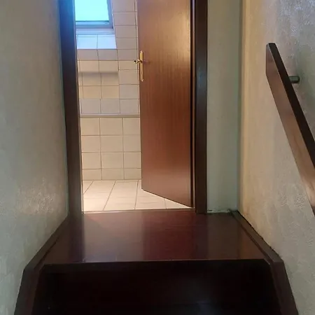 Geraeumiges Ganzes 90 M Zwei Schlafzimmer Wlan Privat Parkplatz Grosse Kueche Mit Essbereich Badewanne Waschmaschine Spuelmaschine Gesamte Gehoert Ihnen * Duisburg
