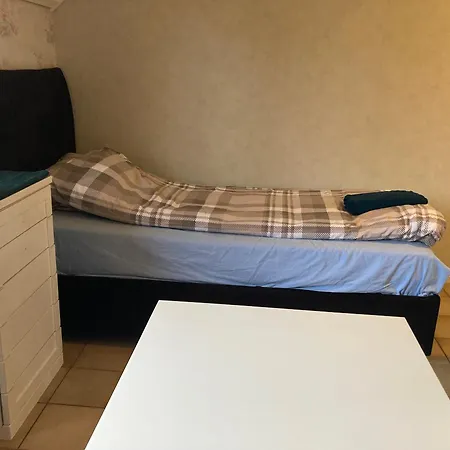 Geraeumiges Apartment 90 M Zwei Schlafzimmer Grosse Kueche Mit Essbereich Badewanne Waschmaschine Spuelmaschine Gesamte Unterkunft Gehoert Ihnen *