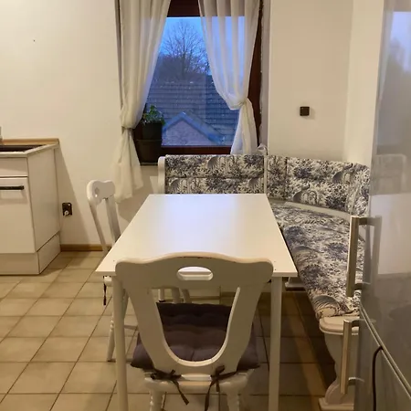 Geraeumiges Ganzes 90 M Zwei Schlafzimmer Wlan Privat Parkplatz Grosse Kueche Mit Essbereich Badewanne Waschmaschine Spuelmaschine Gesamte Gehoert Ihnen Lejlighed *