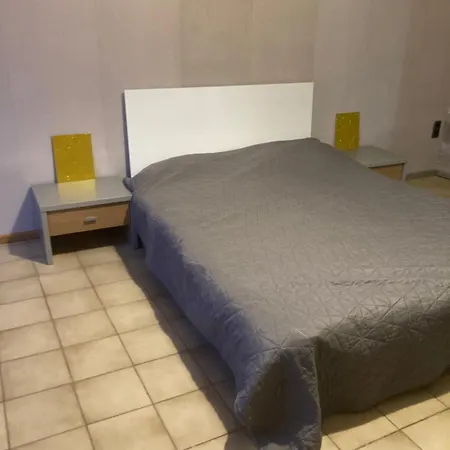 Geraeumiges Ganzes 90 M Zwei Schlafzimmer Wlan Privat Parkplatz Grosse Kueche Mit Essbereich Badewanne Waschmaschine Spuelmaschine Gesamte Gehoert Ihnen Lejlighed Duisburg