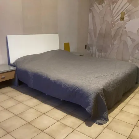 Geraeumiges Ganzes 90 M Zwei Schlafzimmer Wlan Privat Parkplatz Grosse Kueche Mit Essbereich Badewanne Waschmaschine Spuelmaschine Gesamte Gehoert Ihnen Lejlighed