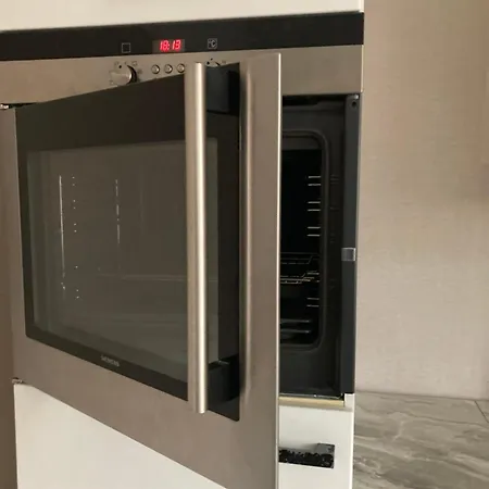 Geraeumiges Ganzes 90 M Zwei Schlafzimmer Wlan Privat Parkplatz Grosse Kueche Mit Essbereich Badewanne Waschmaschine Spuelmaschine Gesamte Gehoert Ihnen Lejlighed Duisburg