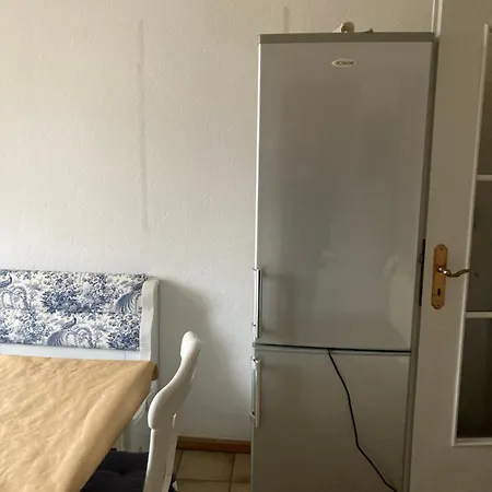 Geraeumiges Ganzes 90 M Zwei Schlafzimmer Wlan Privat Parkplatz Grosse Kueche Mit Essbereich Badewanne Waschmaschine Spuelmaschine Gesamte Gehoert Ihnen * Duisburg