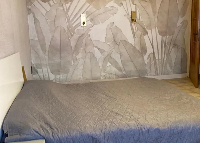 Geraeumiges Apartment 90 M Zwei Schlafzimmer Grosse Kueche Mit Essbereich Badewanne Waschmaschine Spuelmaschine Gesamte Unterkunft Gehoert Ihnen Appartement