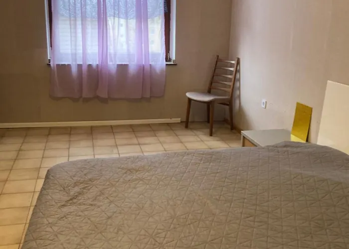 Geraeumiges Apartment 90 M Zwei Schlafzimmer Grosse Kueche Mit Essbereich Badewanne Waschmaschine Spuelmaschine Gesamte Unterkunft Gehoert Ihnen Appartement Duisburg