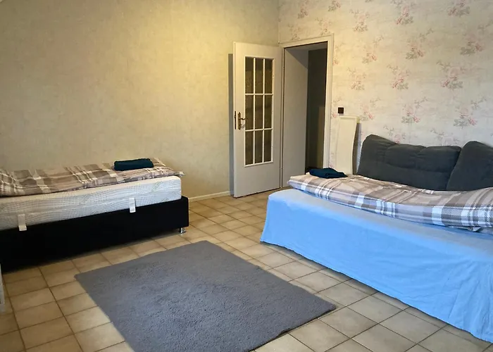 Geraeumiges Ganzes Apartment 90 M Zwei Schlafzimmer Wlan Privat Parkplatz Grosse Kueche Mit Essbereich Badewanne Waschmaschine Spuelmaschine Gesamte Unterkunft Gehoert Ihnen Διαμέρισμα