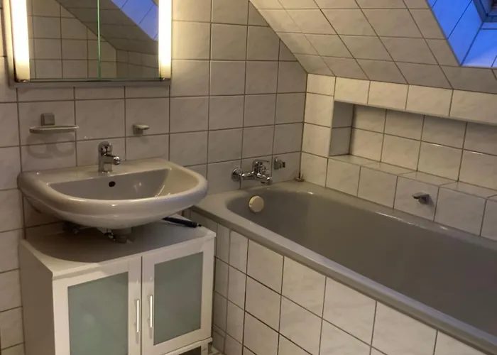 Geraeumiges Ganzes Apartment 90 M Zwei Schlafzimmer Wlan Privat Parkplatz Grosse Kueche Mit Essbereich Badewanne Waschmaschine Spuelmaschine Gesamte Unterkunft Gehoert Ihnen * Ντούισμπουργκ