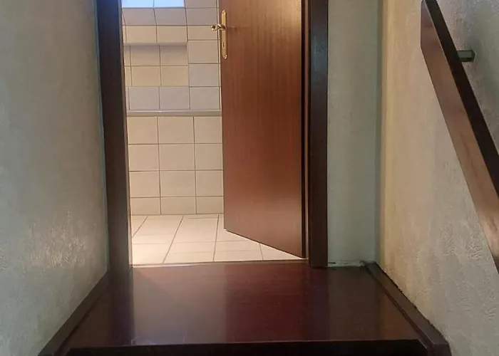 Geraeumiges Ganzes Apartment 90 M Zwei Schlafzimmer Wlan Privat Parkplatz Grosse Kueche Mit Essbereich Badewanne Waschmaschine Spuelmaschine Gesamte Unterkunft Gehoert Ihnen * Ντούισμπουργκ