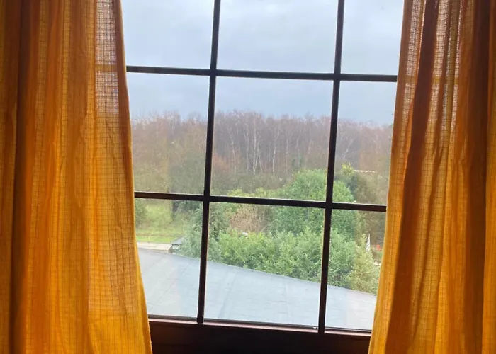 Geraeumiges Apartment 90 M Zwei Schlafzimmer Grosse Kueche Mit Essbereich Badewanne Waschmaschine Spuelmaschine Gesamte Unterkunft Gehoert Ihnen Appartement