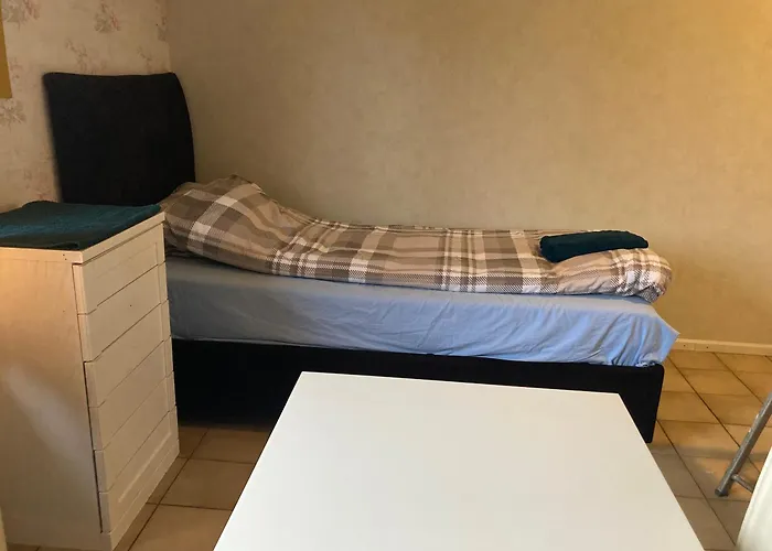 Geraeumiges Ganzes Apartment 90 M Zwei Schlafzimmer Wlan Privat Parkplatz Grosse Kueche Mit Essbereich Badewanne Waschmaschine Spuelmaschine Gesamte Unterkunft Gehoert Ihnen *