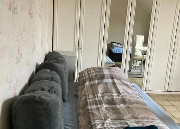 Διαμέρισμα Geraeumiges Ganzes Apartment 90 M Zwei Schlafzimmer Wlan Privat Parkplatz Grosse Kueche Mit Essbereich Badewanne Waschmaschine Spuelmaschine Gesamte Unterkunft Gehoert Ihnen