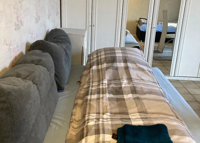 Geraeumiges Ganzes Apartment 90 M Zwei Schlafzimmer Wlan Privat Parkplatz Grosse Kueche Mit Essbereich Badewanne Waschmaschine Spuelmaschine Gesamte Unterkunft Gehoert Ihnen Διαμέρισμα Ντούισμπουργκ