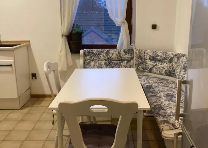 Geraeumiges Apartment 90 M Zwei Schlafzimmer Grosse Kueche Mit Essbereich Badewanne Waschmaschine Spuelmaschine Gesamte Unterkunft Gehoert Ihnen Appartement *