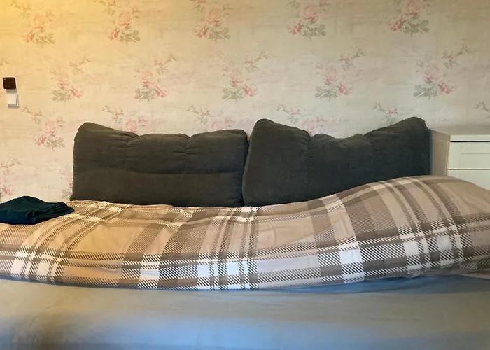 Geraeumiges Ganzes Apartment 90 M Zwei Schlafzimmer Wlan Privat Parkplatz Grosse Kueche Mit Essbereich Badewanne Waschmaschine Spuelmaschine Gesamte Unterkunft Gehoert Ihnen Διαμέρισμα