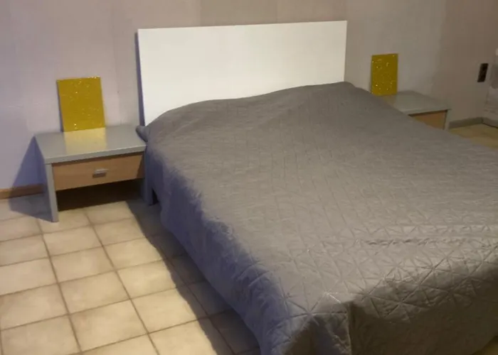 Geraeumiges Ganzes Apartment 90 M Zwei Schlafzimmer Wlan Privat Parkplatz Grosse Kueche Mit Essbereich Badewanne Waschmaschine Spuelmaschine Gesamte Unterkunft Gehoert Ihnen Διαμέρισμα Ντούισμπουργκ