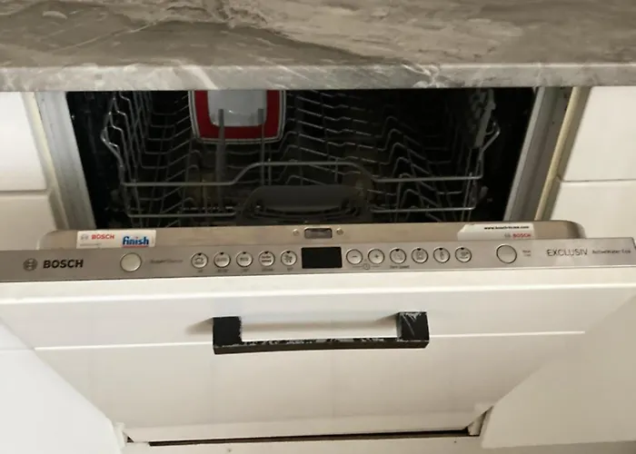 Geraeumiges Ganzes Apartment 90 M Zwei Schlafzimmer Wlan Privat Parkplatz Grosse Kueche Mit Essbereich Badewanne Waschmaschine Spuelmaschine Gesamte Unterkunft Gehoert Ihnen Ντούισμπουργκ